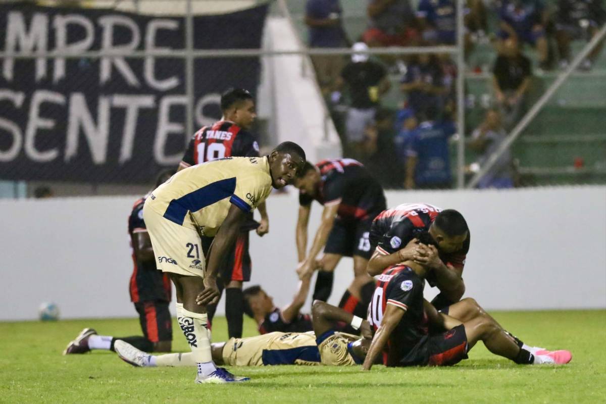 Otra vez se lesiona con Motagua, reunión de Molina y chica misteriosa enamora