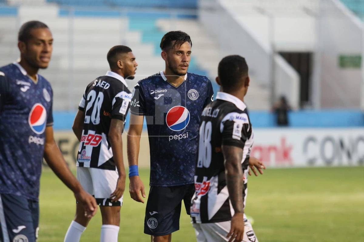 Ángel Tejeda dejó escapar la oportunidad de darle el triunfo al Motagua tras fallar un penal.