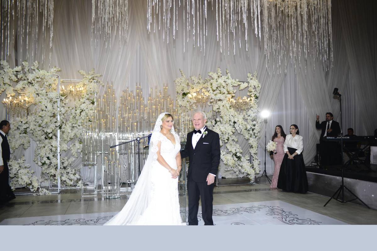 Una promesa de amor ante Dios entre Emma Mejía y Roger Valladares