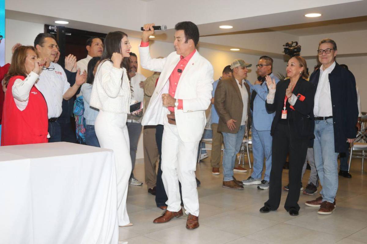 ¿Quién es Salvador Nasralla, el candidato liberal que compite por la presidencia?