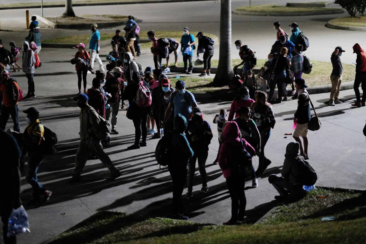 Guatemala rechaza a más de 400 migrantes tras rumores de caravana en Honduras