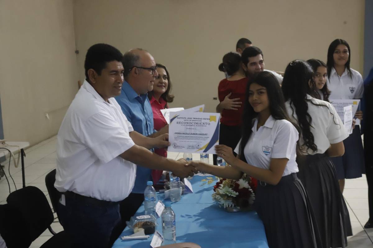 Reconocen la excelencia académica del JTR