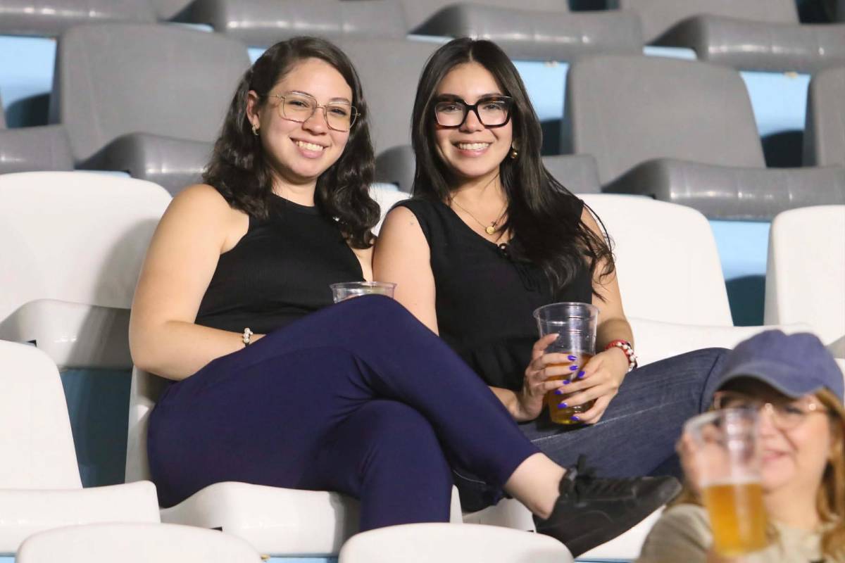 ¿Quién es la hermosa rubia? Chicas enamoran, figura presente e 'infiltrado'