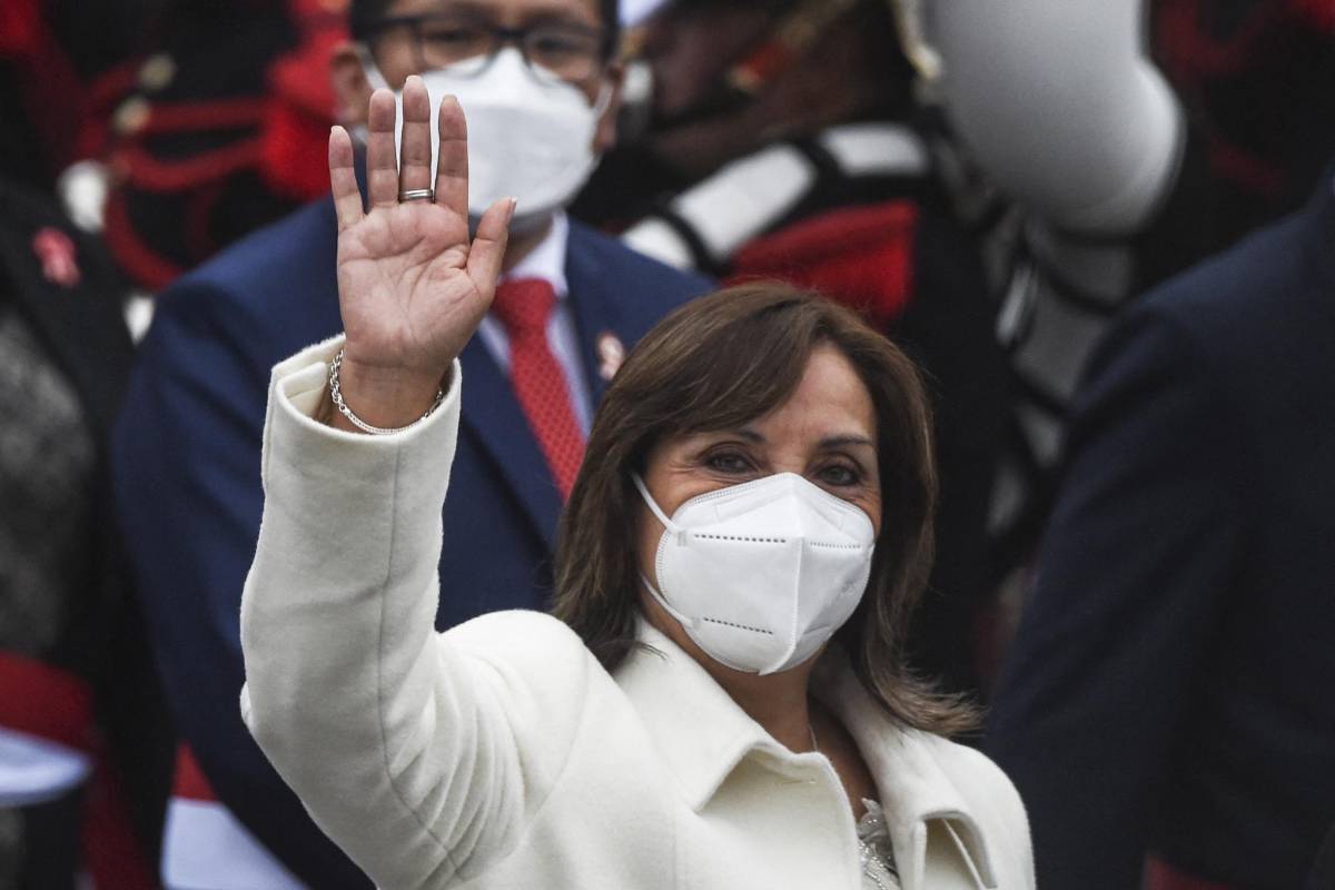La vicepresidenta Dina Boluarte jura como primera gobernante de la historia de Perú