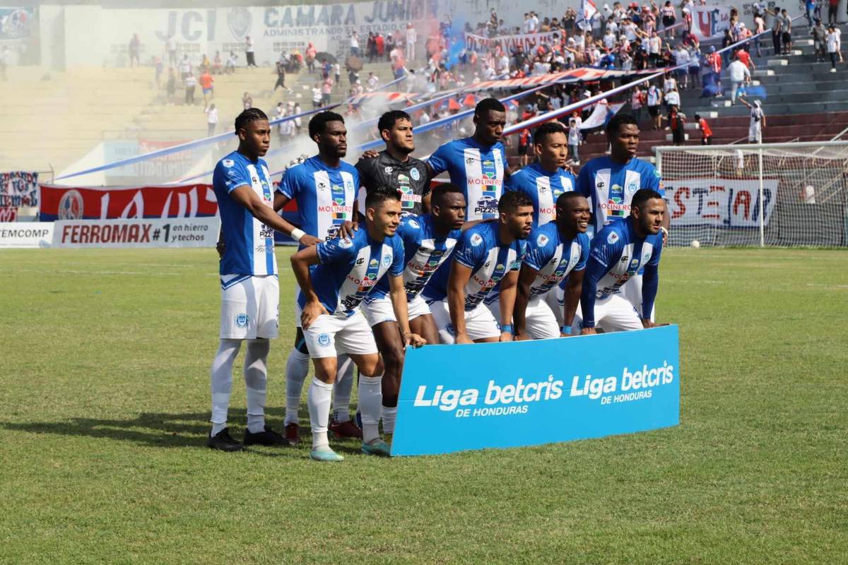 El 11 titular del Victoria que enfrenta al Olimpia en la ciudad de La Ceiba.