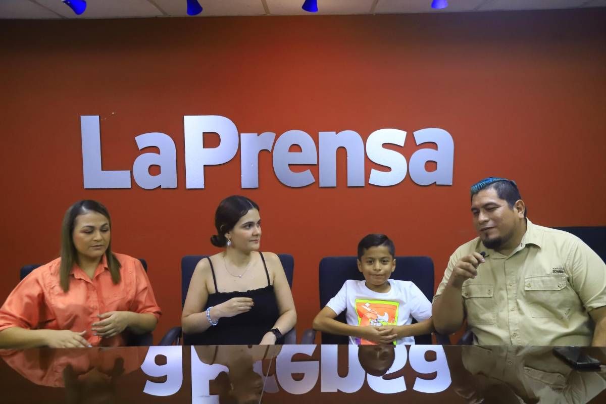 Estefany Paz, Héctor Sebastián “Sebas”, y Gerardo Andino el Maistro visitaron la sala de Redacción de LA PRENSA para compartir sobre su historia.