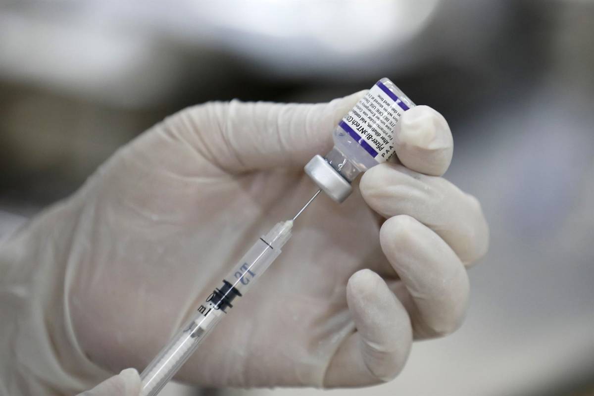 Estudio revela el nivel de efectividad de la vacuna de Pfizer en adolescentes