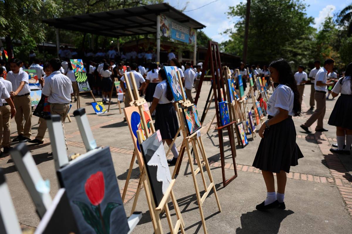 Estudiantes del JTR exhiben su talento en  galería de arte
