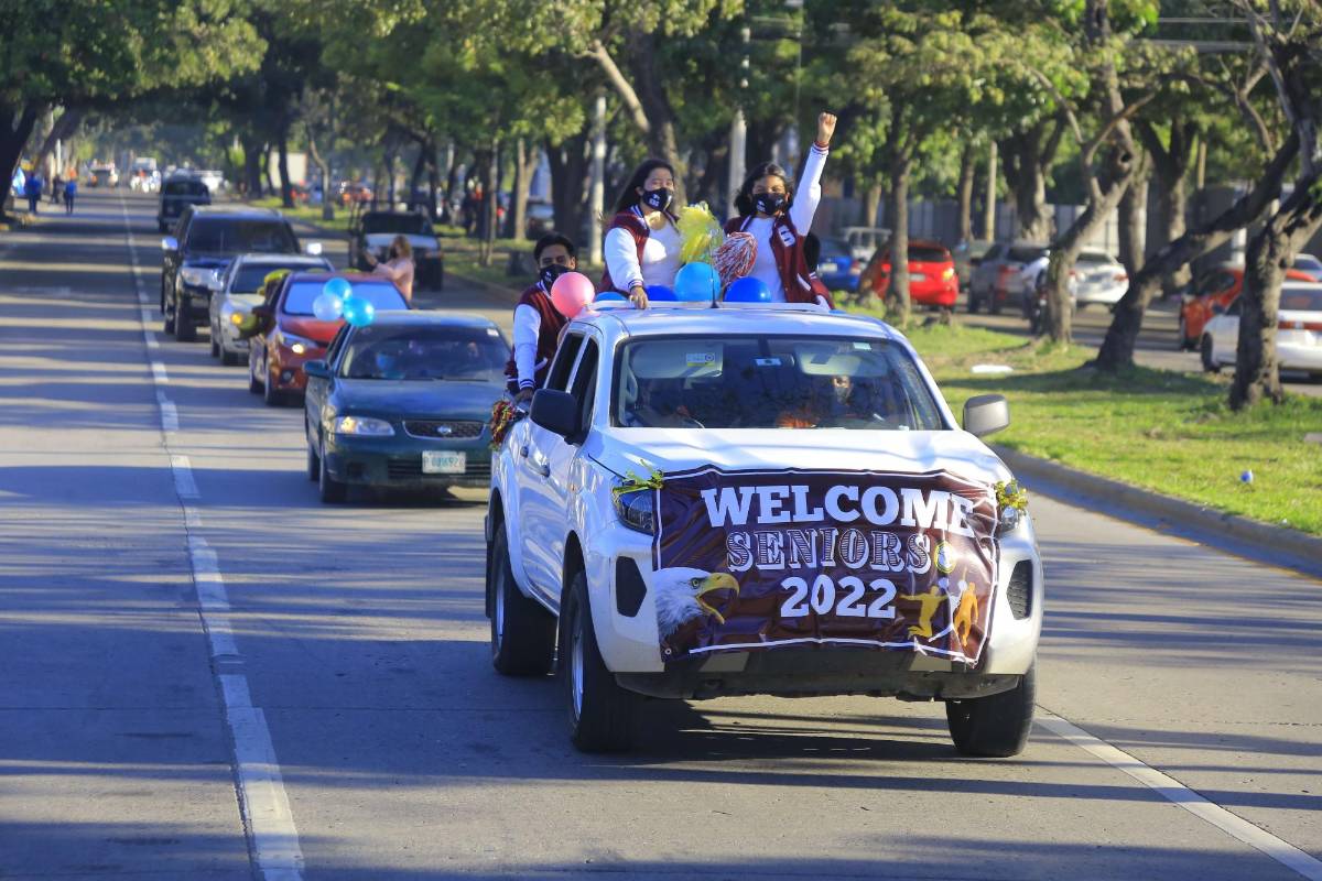 Algarabía por los nuevos bachilleres