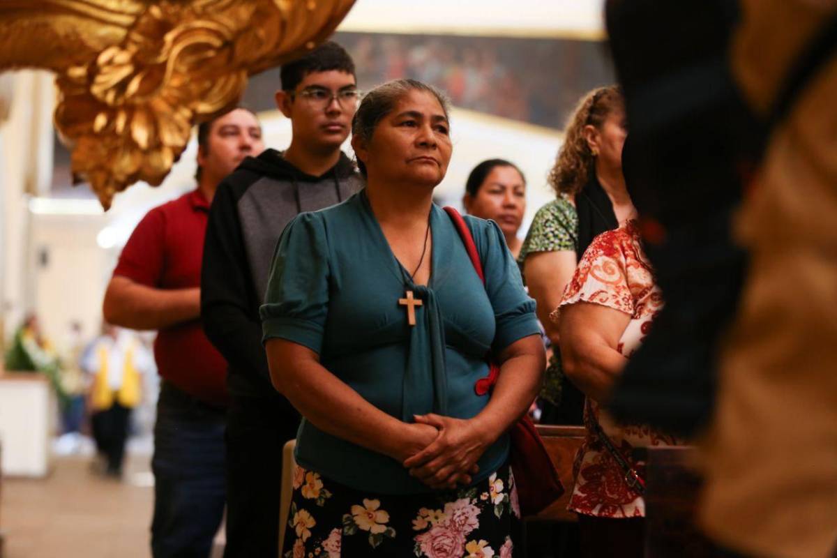 ¡Jesús resucitó!”, grita con alegría la feligresía católica en Comayagüela