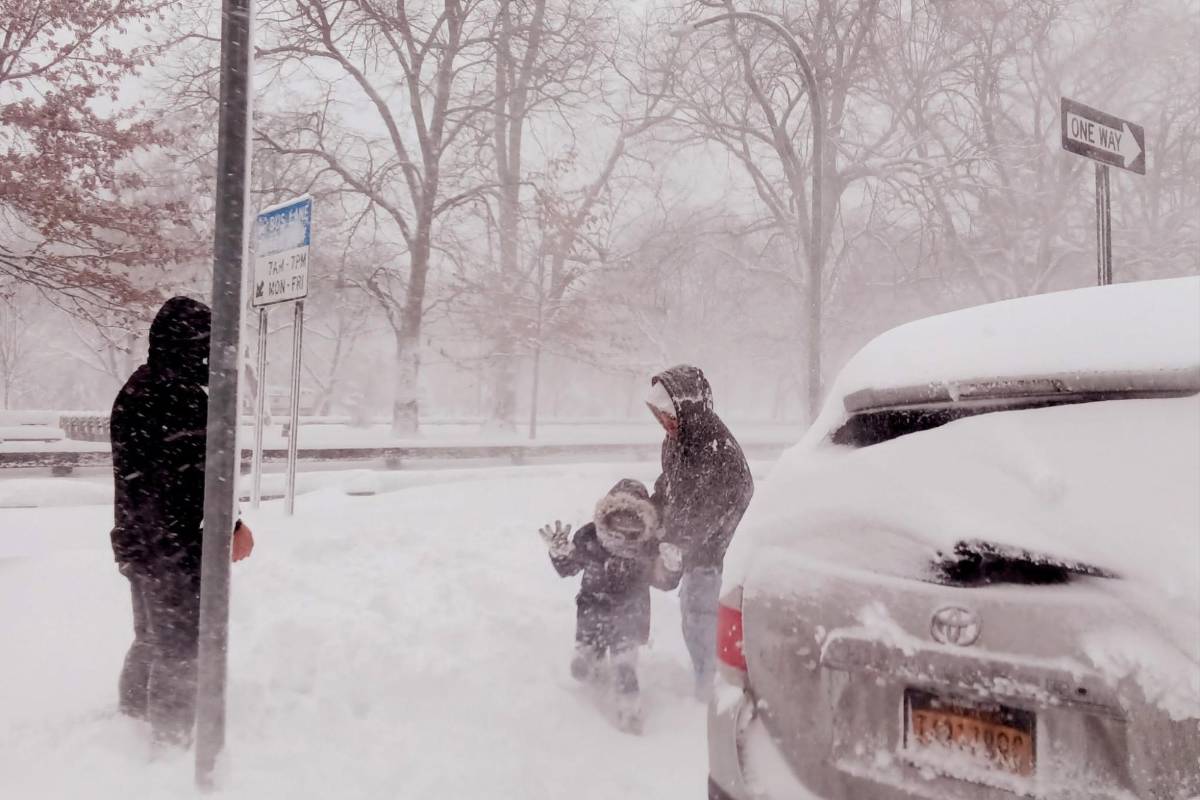 Nueva York pagará hasta $45 por hora por retirar nieve: requisitos y cómo aplicar