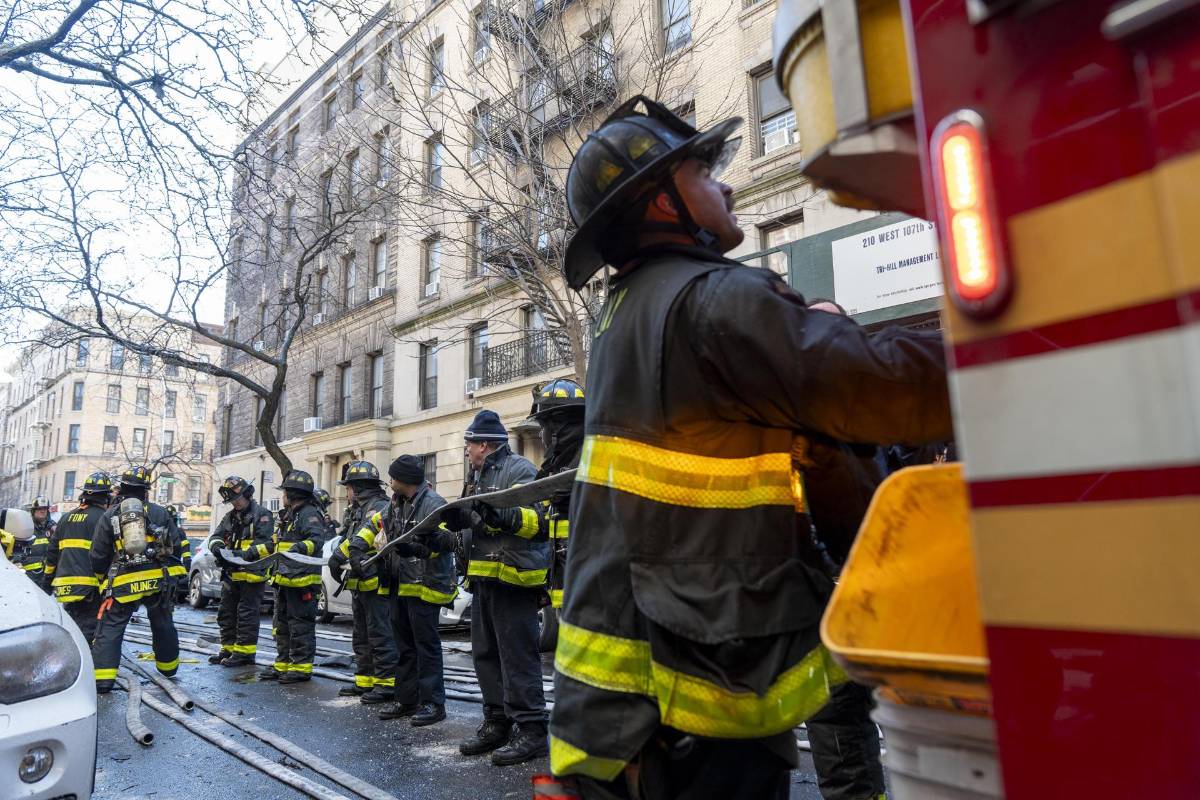 Grave incendio en edificio de viviendas de Nueva York deja varios heridos