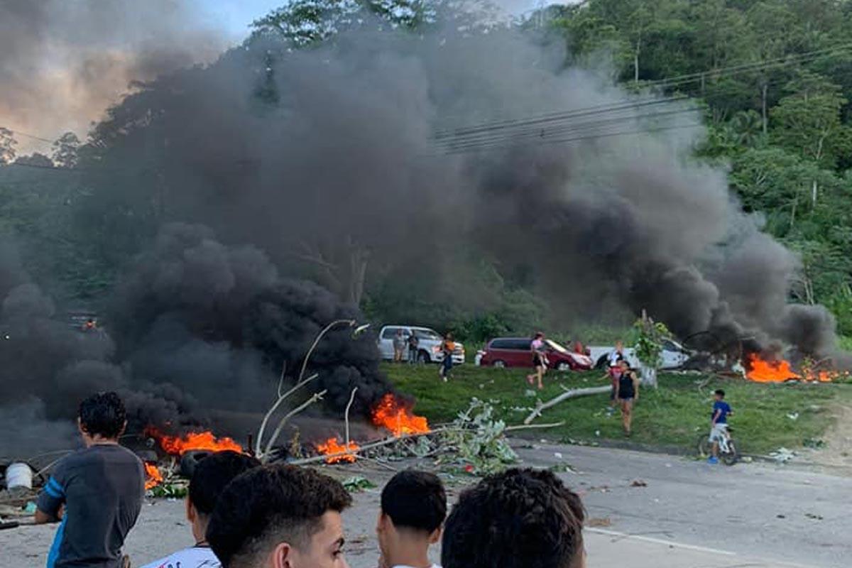 La protesta generó malestar en los conductores varados.
