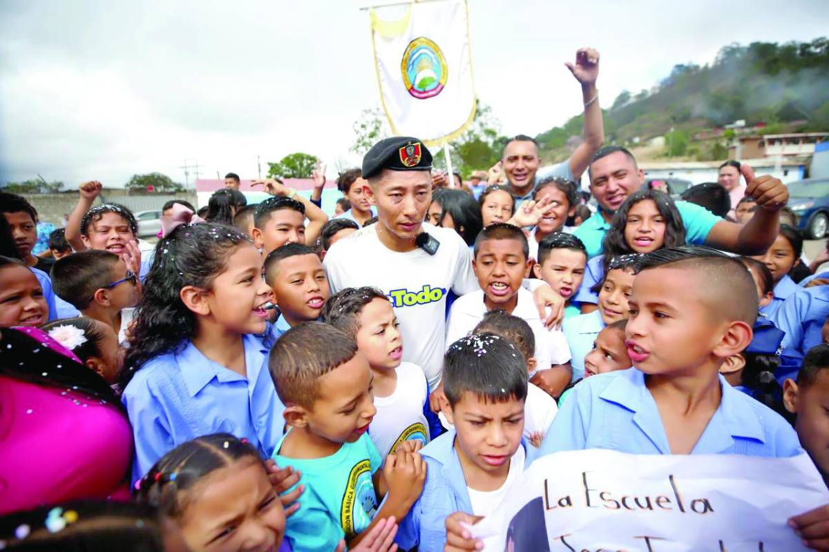 Shin Fujiyama, a 40 kilómetros de cumplir su meta por la educación