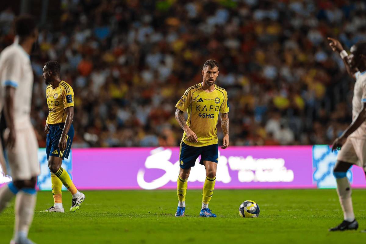 Cristiano Ronaldo echó a Benzema, gesto a Joao Félix y debutó otro exBarcelona