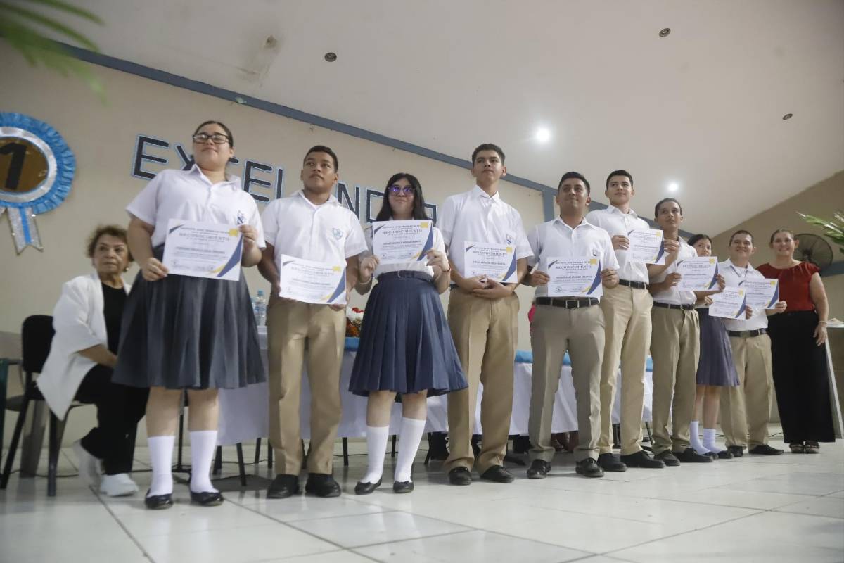 Reconocen la excelencia académica del JTR