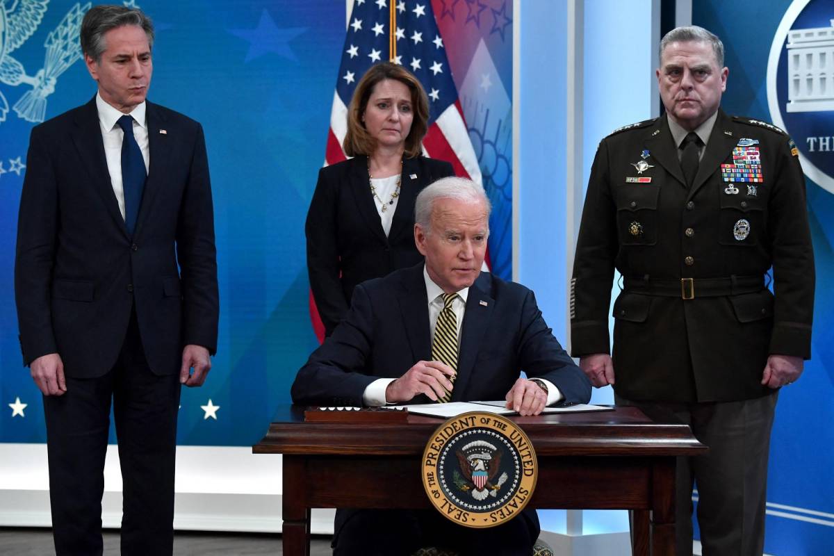 Biden anuncia envío a Ucrania de armamento antiaéreo de más largo alcance