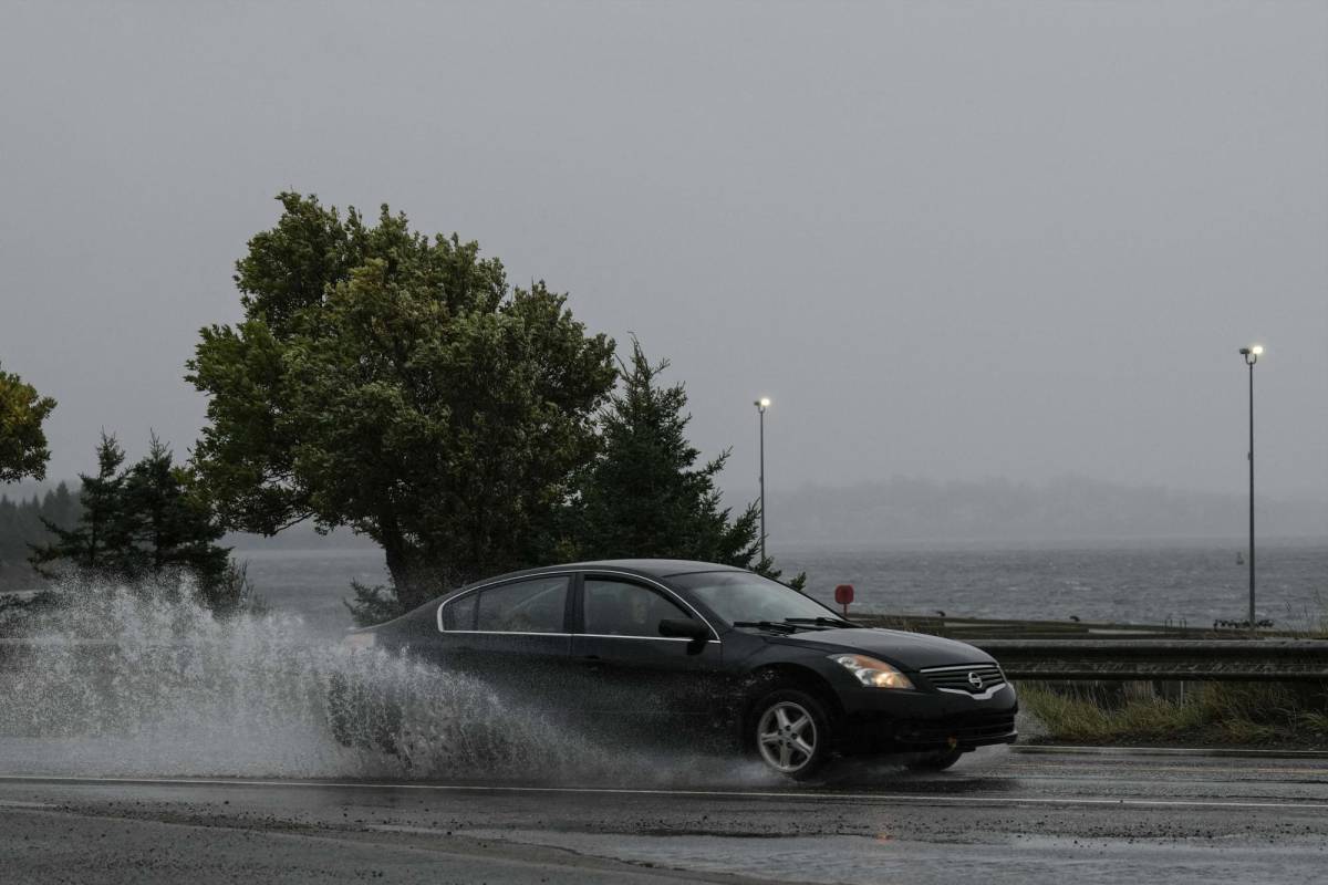 Medio millón de personas sin electricidad en Canadá tras el impacto del huracán Fiona