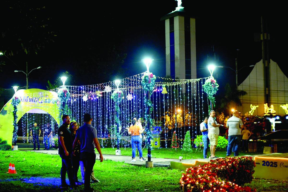La magia navideña llega al Monumento a la Madre