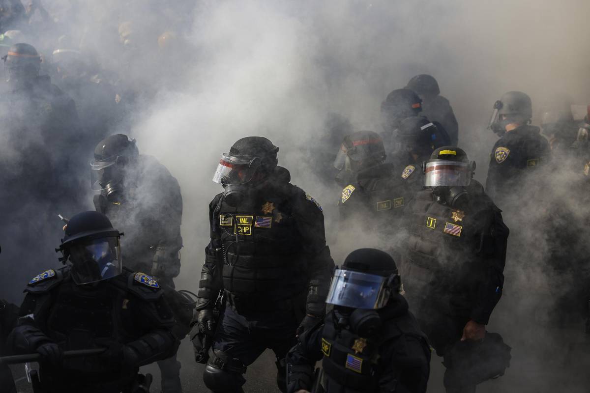 Estallido de violencia en Los Ángeles: Enfrentamientos entre manifestantes y tropas por redadas