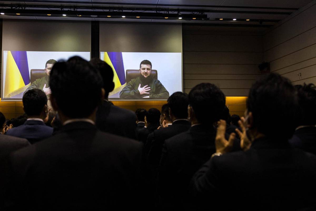 Zelenski advierte de un riesgo “real” que Rusia use armas químicas en Ucrania