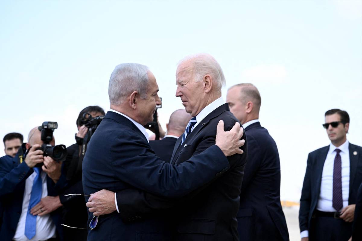 Biden llega a Israel y apunta a milicias palestinas por bombardeo a hospital en Gaza