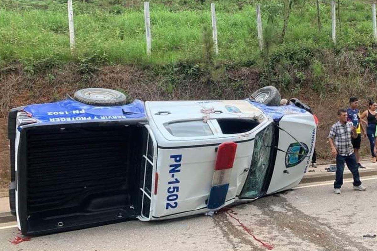 Video del accidente de dos policías en una patrulla