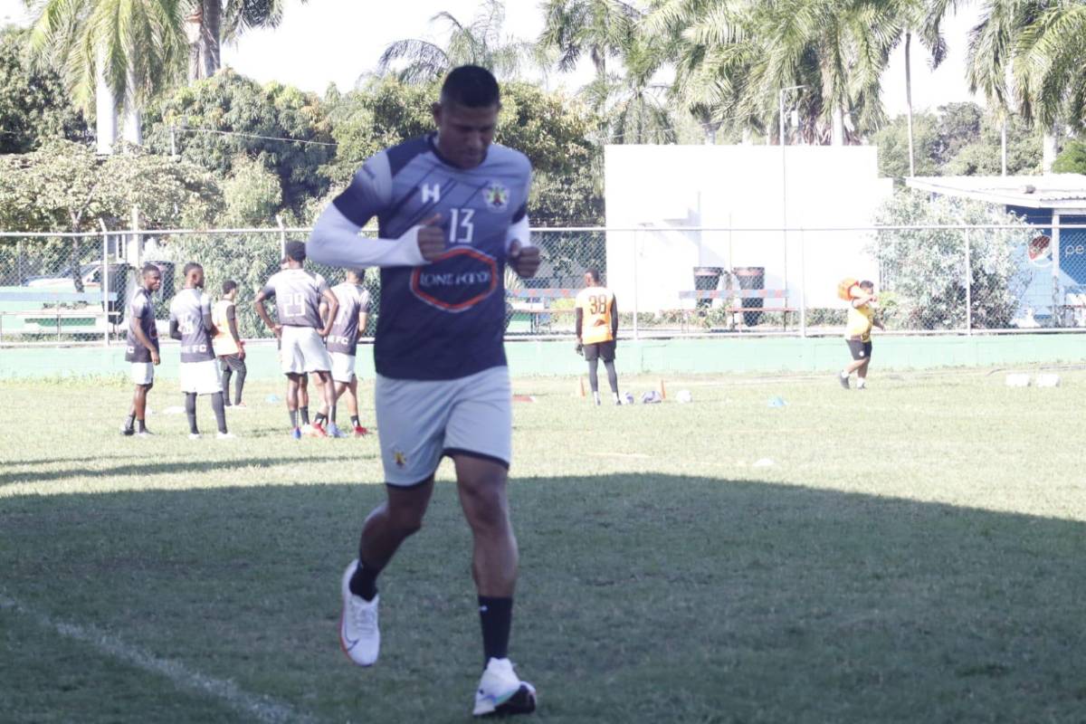 Carlo Costly ya se sumó a los entrenamientos con el Lone FC que debutará este viernes ante el Villanueva.