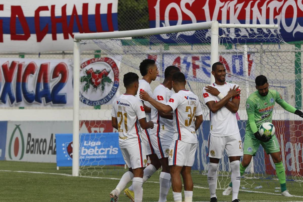 Olimpia se está dando un festín ante Victoria en el estadio Carlos Miranda de Comayagua.