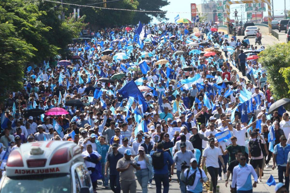 Nacionalistas se movilizan en Tegucigalpa en defensa de la democracia