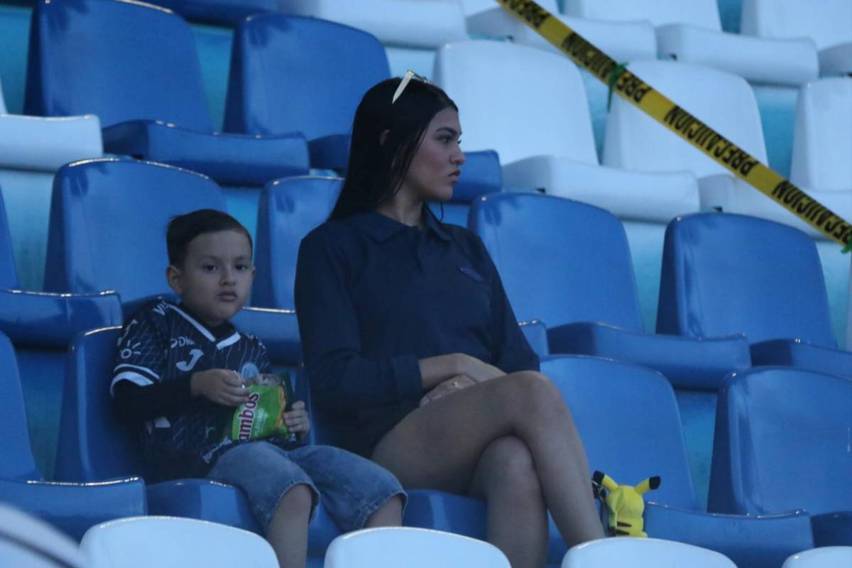 Emilio sorprende con Virginia en el Nacional, fiesta de Motagua y bellezas