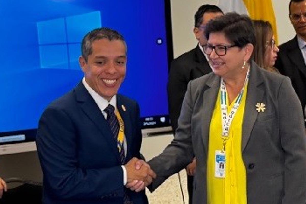 Salud y Unah firman acuerdo para no retirar a estudiantes