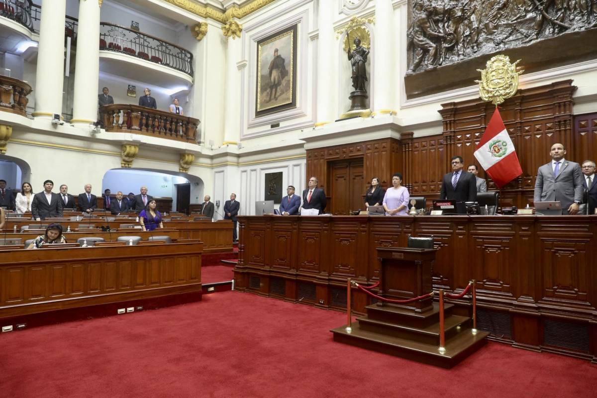 Congreso peruano realizará este martes la votación sobre adelanto de elecciones