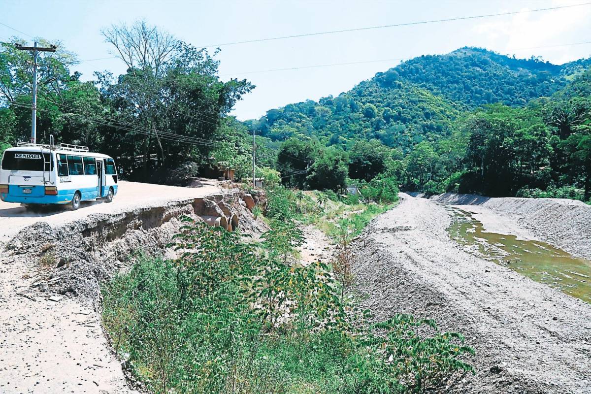 Más de 30,000 pobladores exigen reparación de vía en Villanueva