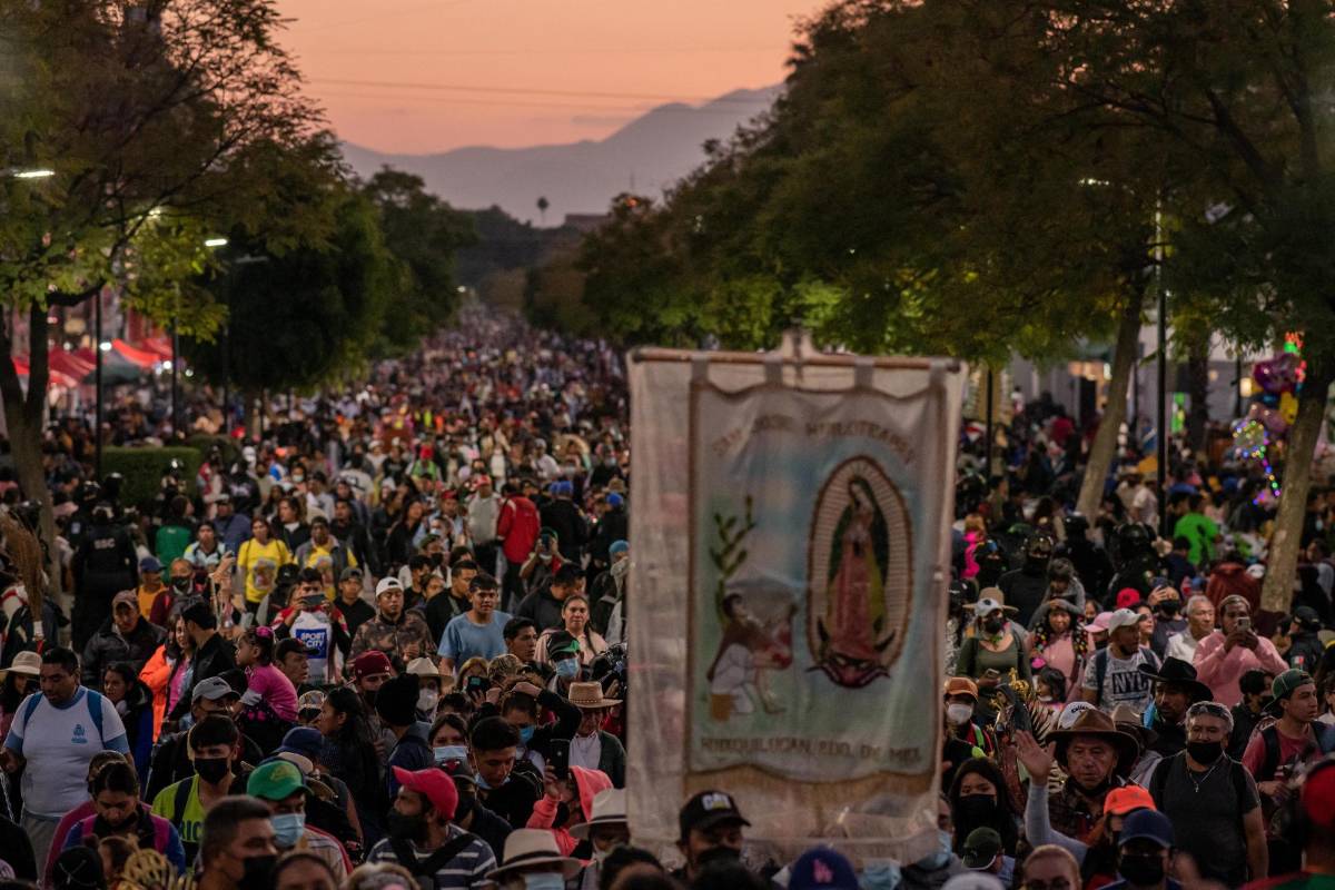 Millones de mexicanos se rinden a la Virgen de Guadalupe sin restricciones