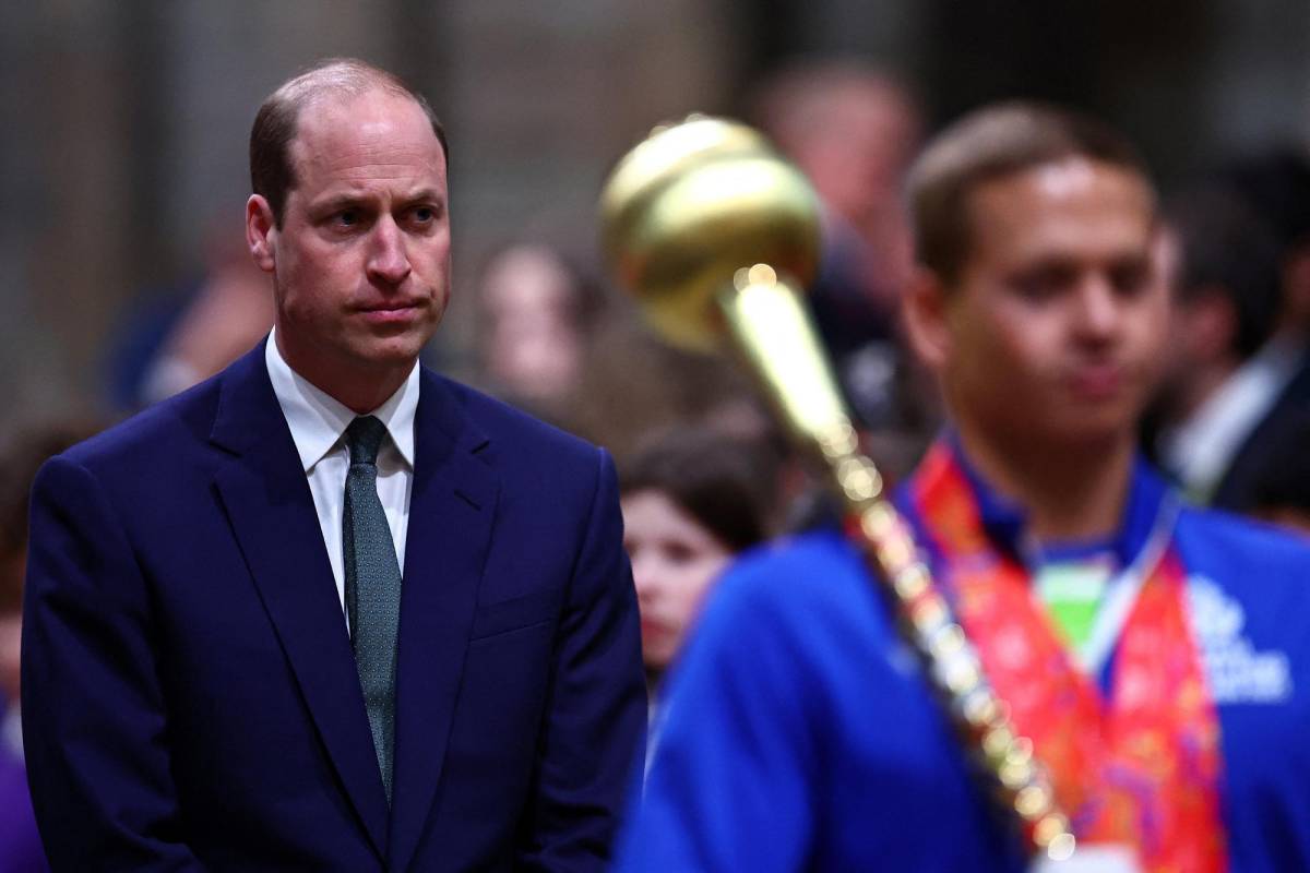 El príncipe William asiste a un funeral privado en medio de la polémica por la foto