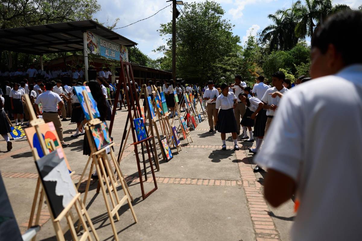 Estudiantes del JTR exhiben su talento en  galería de arte