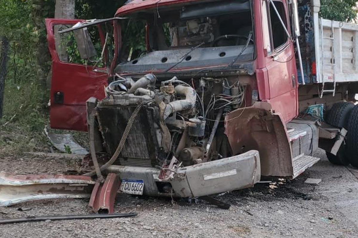 La volqueta que participó en el accidente.