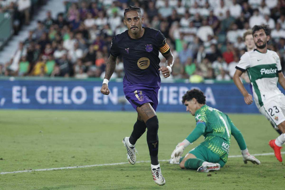 ¿Mensaje para Julián? Show de Raphina, fiesta en debut y preocupación del Barcelona