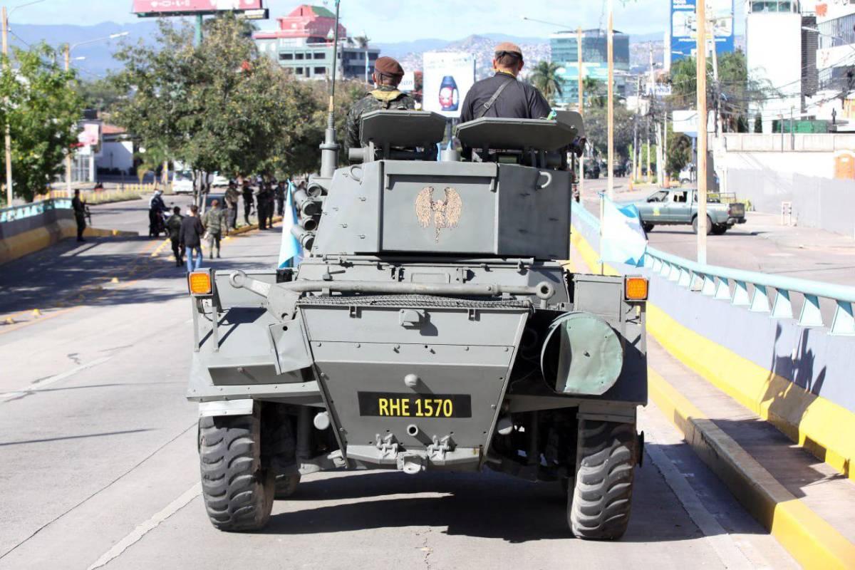 Con despliegue militar, las Fuerzas Armadas celebran los 200 años de creación del Ejército
