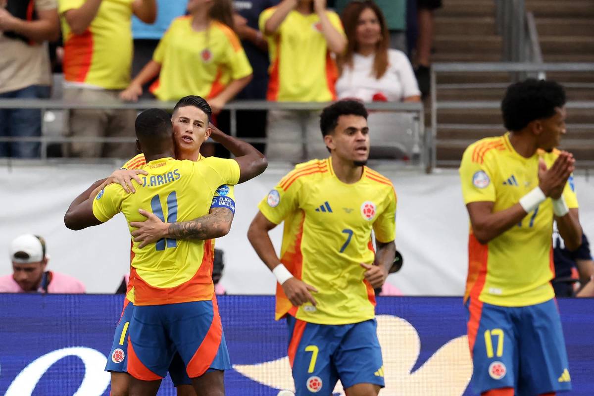 El festejo de James tras anotar el 2-0 para Colombia.