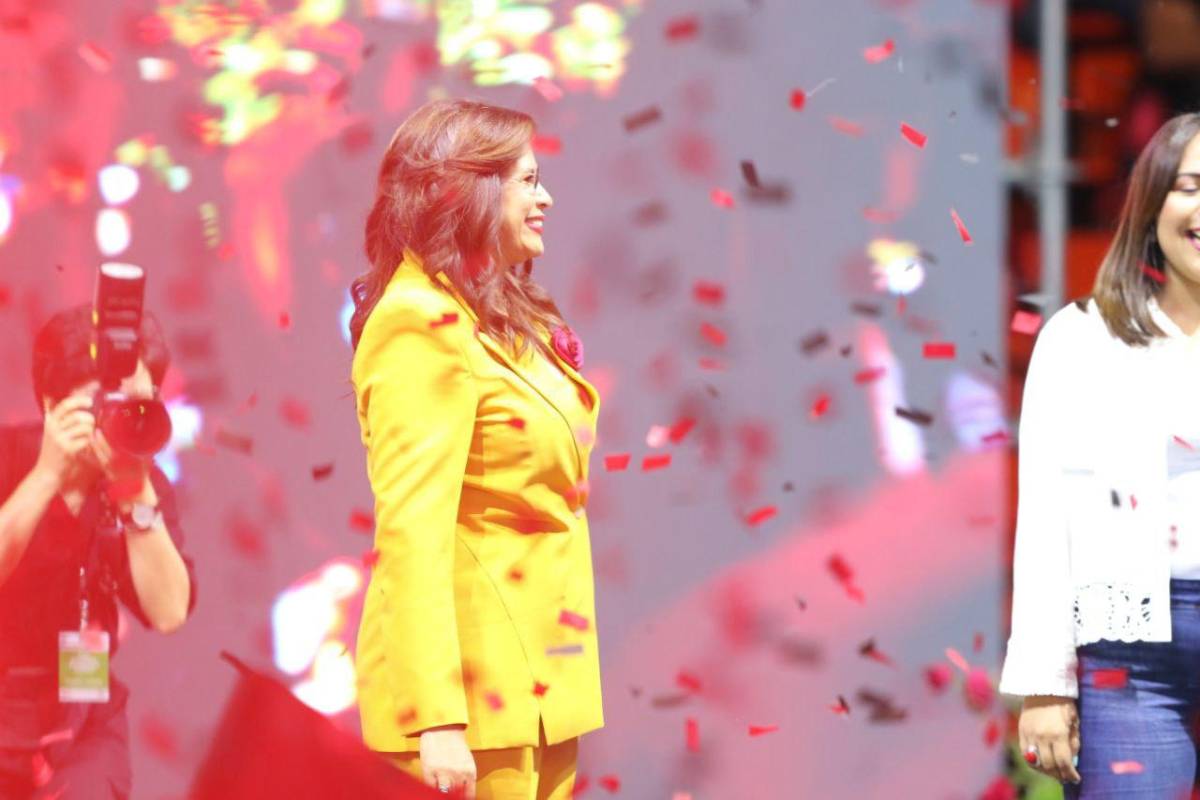 Reapariciones y respaldo a Rixi: las imágenes que dejó la asamblea de Libre en Tegucigalpa