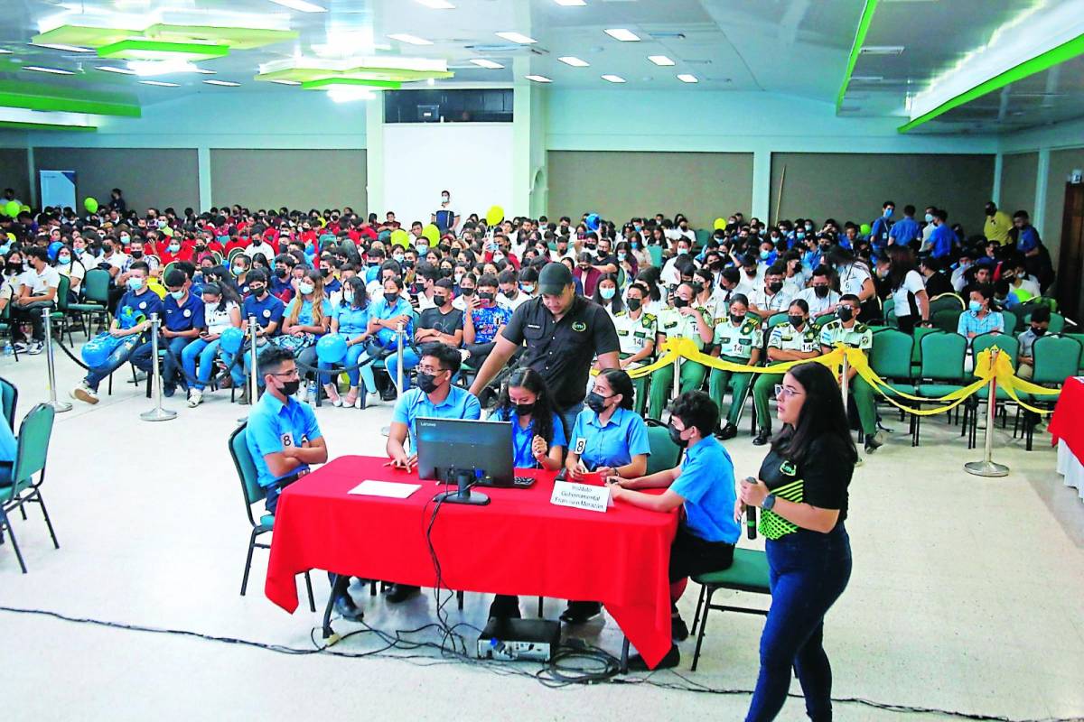 Los jóvenes estudiantes en la competencia intercolegial realizada el pasado viernes en UTH San Pedro Sula.