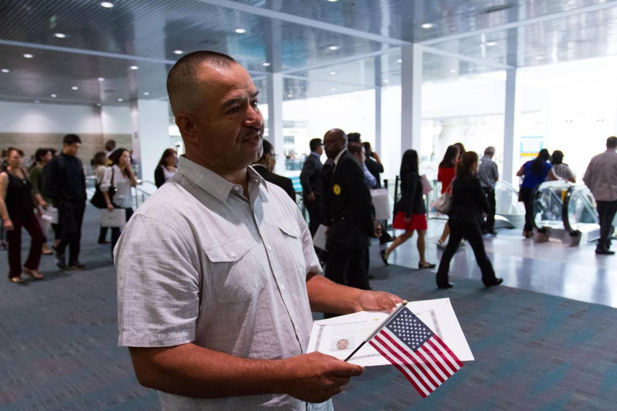 USCIS lanza formulario en línea para que usuarios soliciten citas en persona