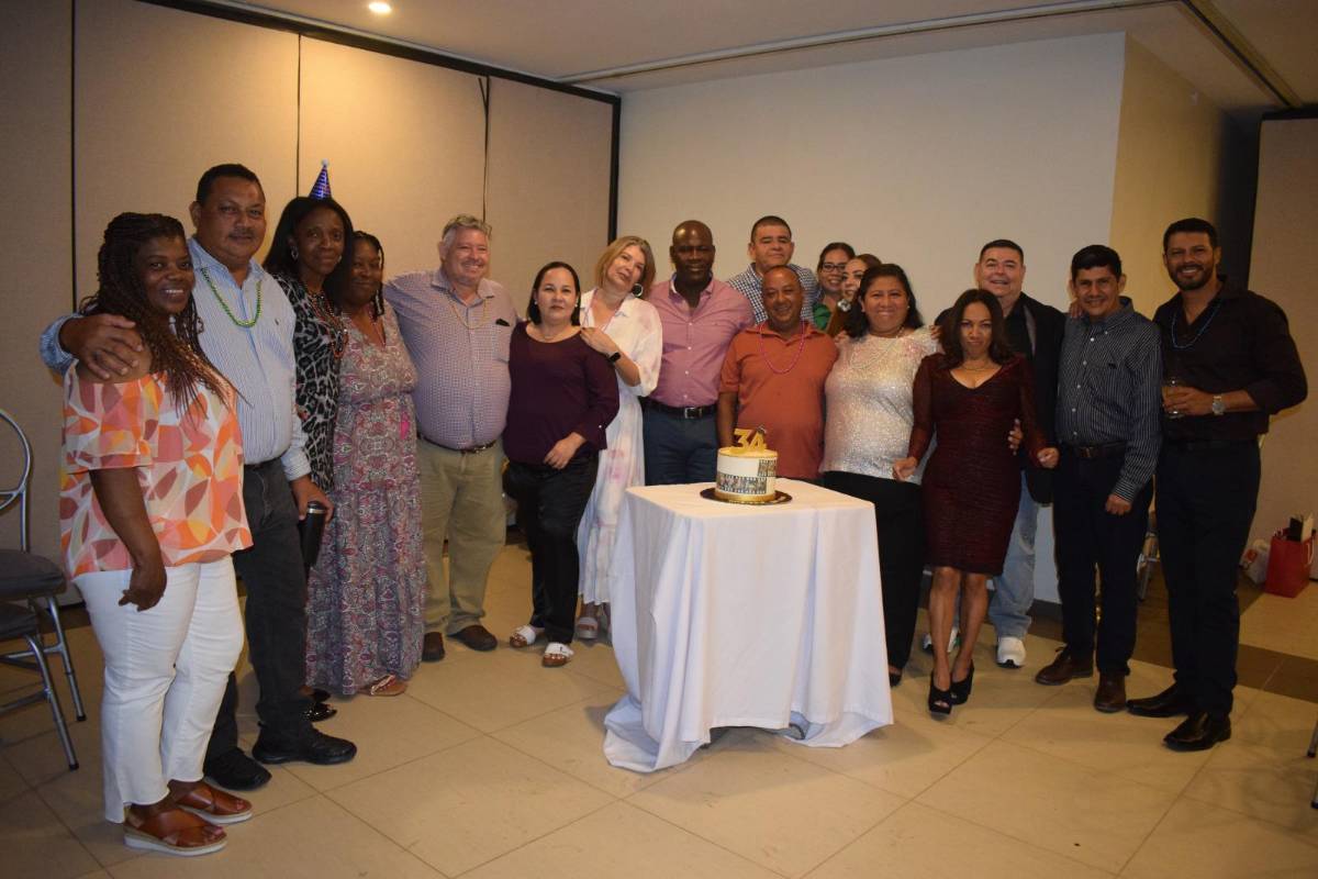 Los ex estudiantes del Instituto Sagrado Corazón de Jesús de Puerto Cortés disfrutaron de la velada.