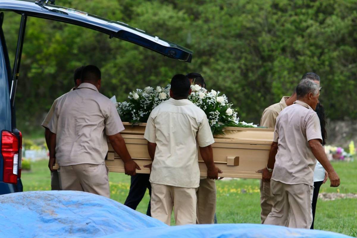 Con forenses en velorio, nuevas revelaciones de su pareja: así fue el último adiós a chef Sandra Díaz