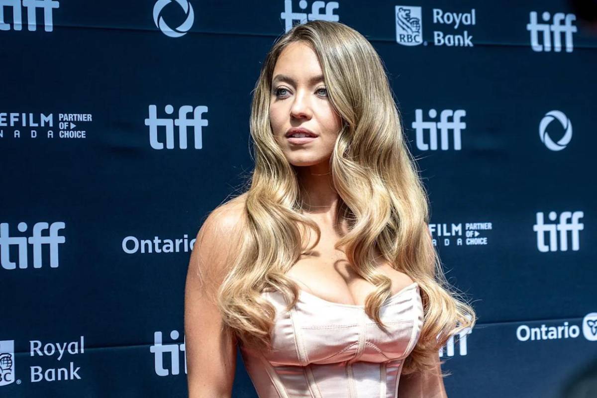 Sydney Sweeney podría ser arrestada por colocar ropa interior en cartel de Hollywood