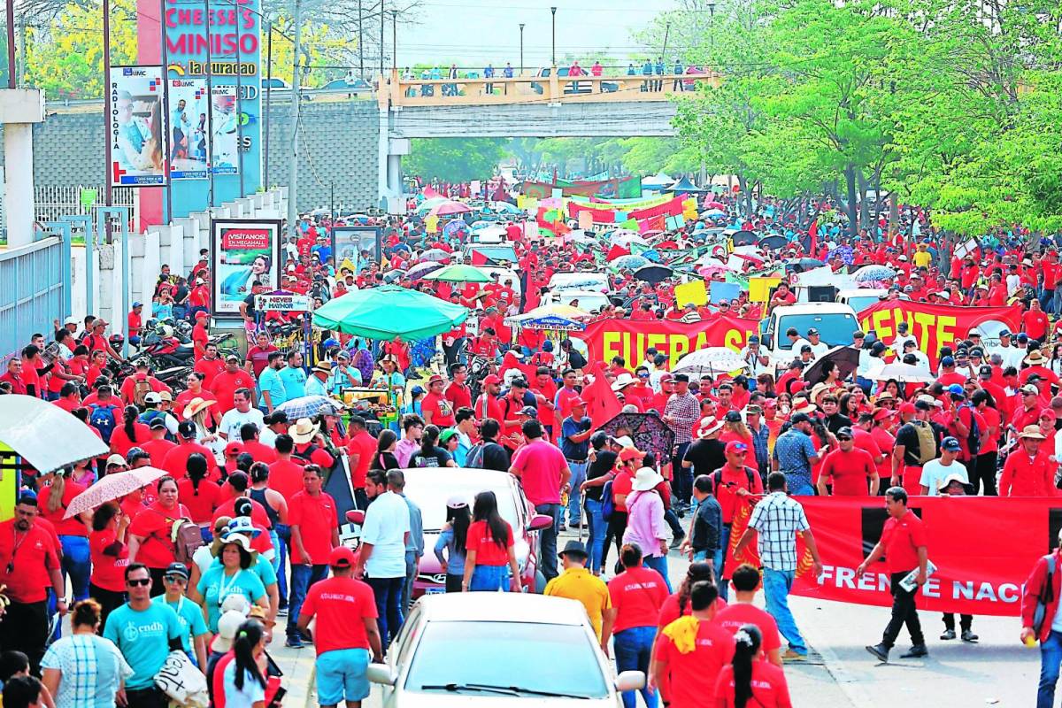 Reclaman por conquistas sociales en el Día del Trabajo