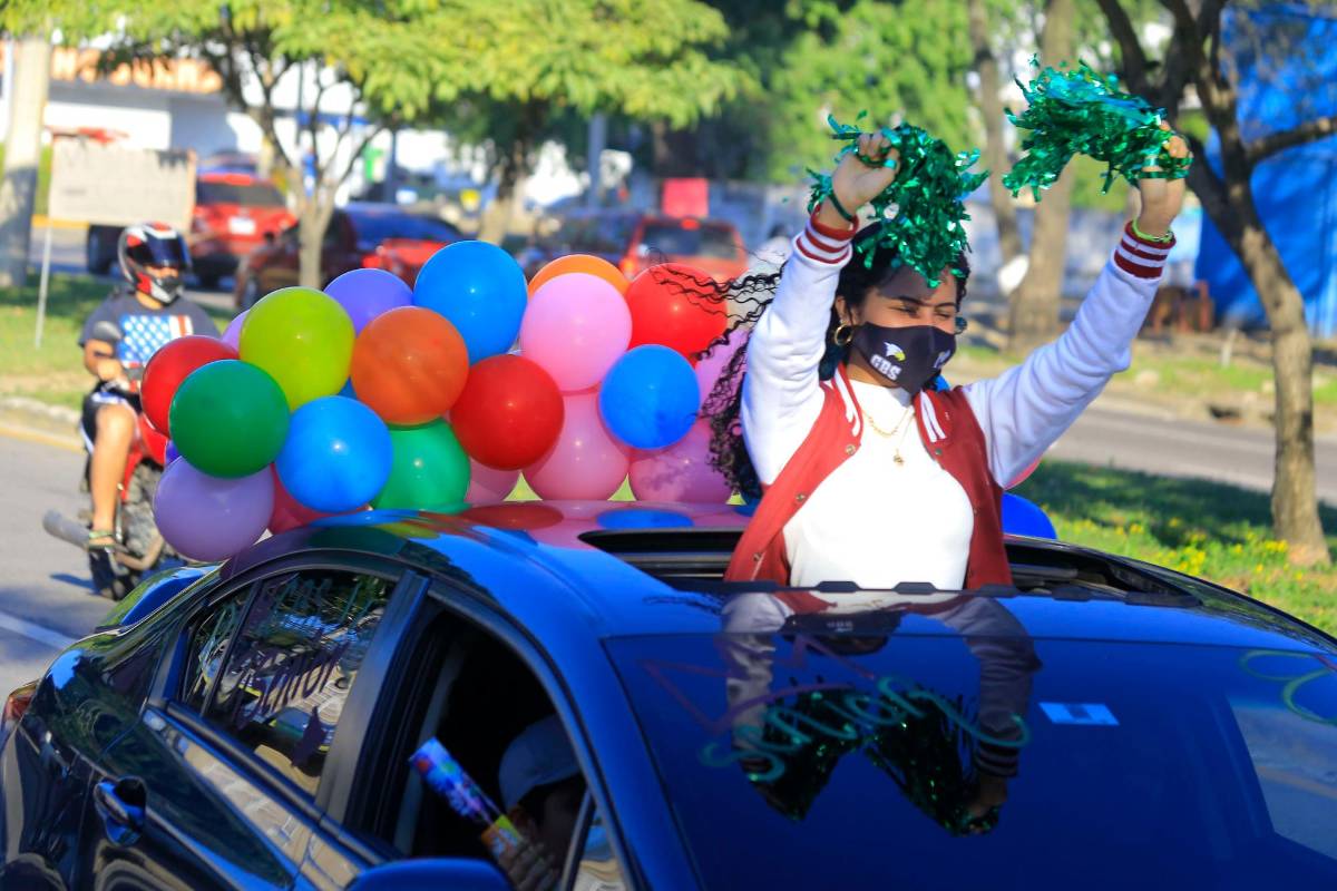Algarabía por los nuevos bachilleres