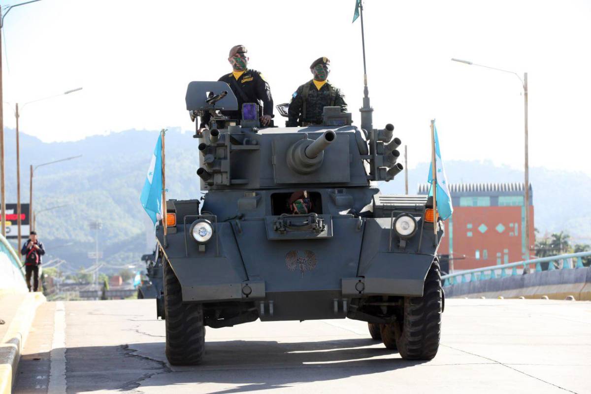 Con despliegue militar, las Fuerzas Armadas celebran los 200 años de creación del Ejército
